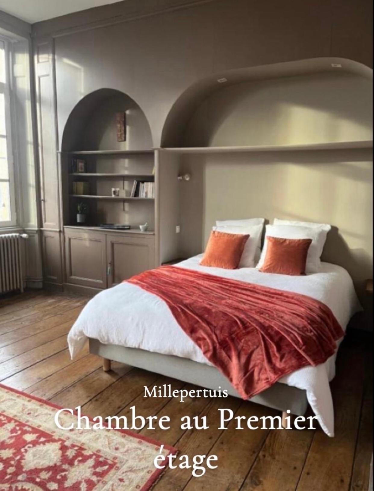 Mercier De Montigny - Les Chambres Du Beffroi - Spa Et Massage Fougères Dış mekan fotoğraf